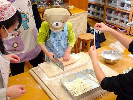 うどん打ちの体験（7）